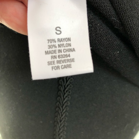 🔥MAKE ME AN OFFER!🔥 Striped sweater - Picture 6 of 7